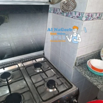 بوتجاز مطبخ شاليه بعد تنظيفه ضمن مهام التنظيف العميق بواسطة شركة النجيب ايكون شاين لخدمات النظافة المتكاملة