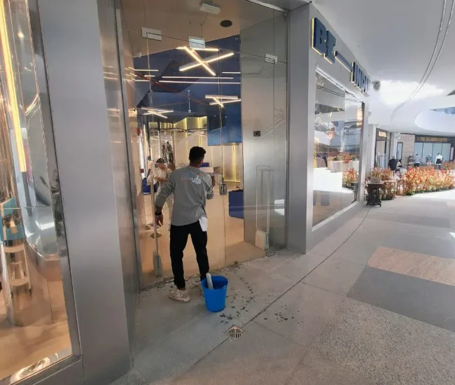 شركة نظافة - خدمات تنظيف - خدمات التنظيف - شركة النجيب - ايكون شاين - شركة تنظيف - تنظيف واجهات - تنظيف زجاج - تنظيف واجهات زجاجية