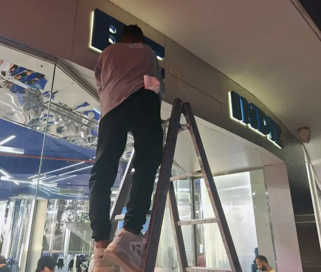 شركة نظافة - خدمات تنظيف - خدمات التنظيف - شركة النجيب - ايكون شاين - شركة تنظيف - تنظيف واجهات - تنظيف زجاج - تنظيف واجهات زجاجية