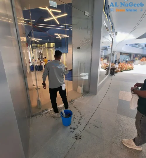 شركة نظافة - خدمات تنظيف - خدمات التنظيف - شركة النجيب - ايكون شاين - شركة تنظيف - تنظيف واجهات - تنظيف زجاج - تنظيف واجهات زجاجية - تنظيف كلادنج - كلادينج - تنظيف واجهات المحلات