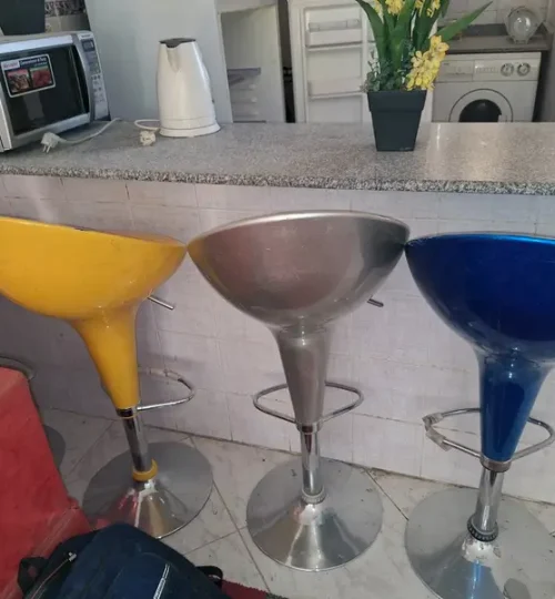 كراسي بار - قبل التنظيف بواسطة - شركة نظافة - النجيب ايكون شاين